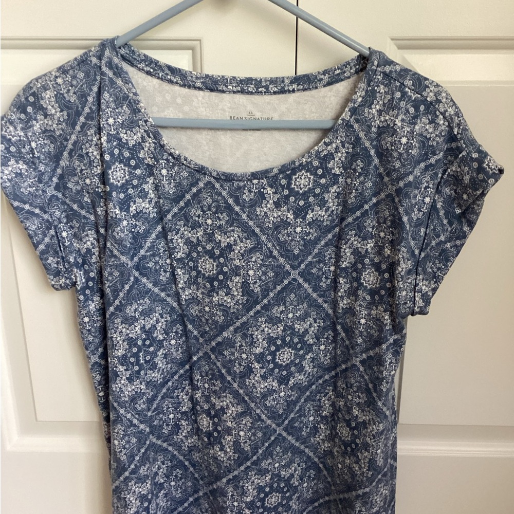 L.L. Bean Blue Geometric Short Sleeve T-Shirt